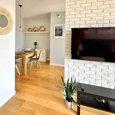 Apartmán Wola Sowinskiego - Salon, Sypialnia, Balkon, Parking